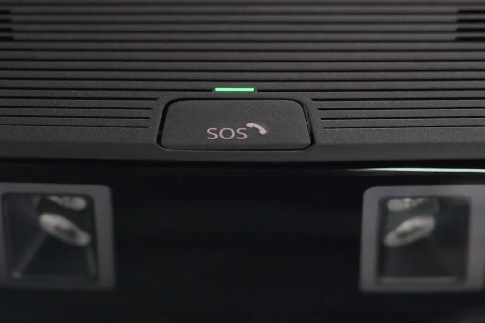 A close up of the SOS button of the eCall feature, positioned on the roof of the interior.