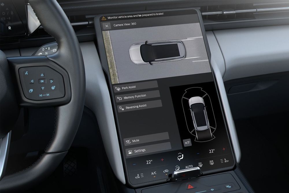 A close up of the SYNC touchscreen in the Ford Explorer showing the 360° camera being used on the display.