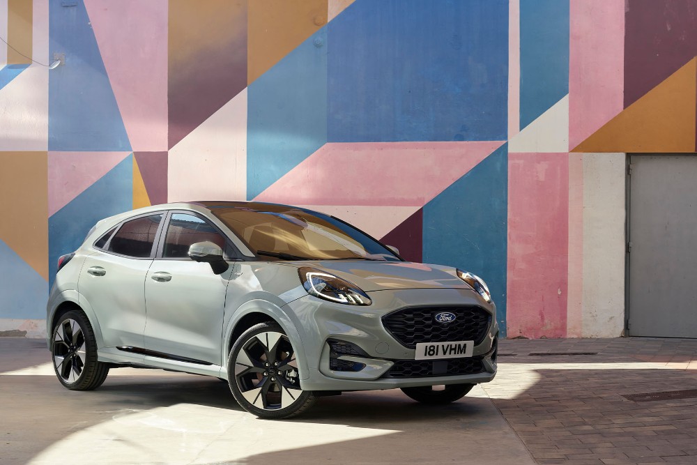 Ford Puma parked in front of a building
