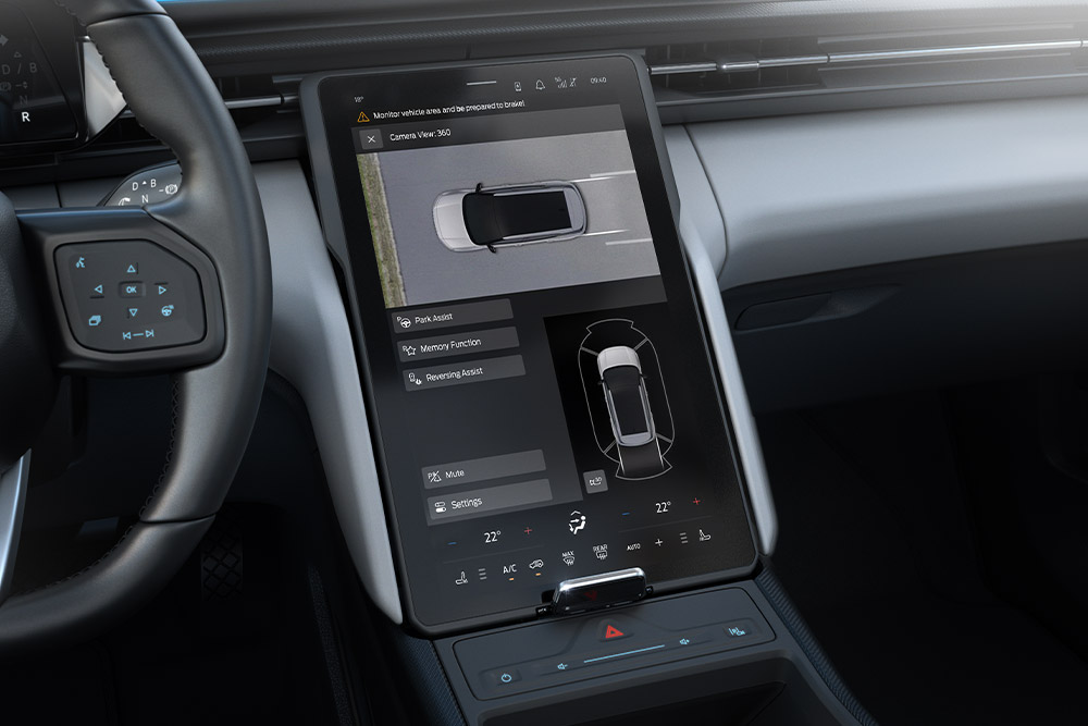 Close up of the dashboard of a Ford Explorer® showcasing its tech capabilities. 